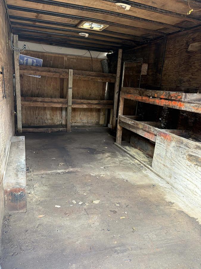 Used 2010 UNITED Expressline Enclosed Trailer