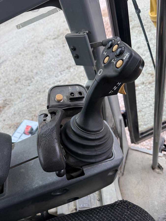 Used 2008 CATERPILLAR 140M VHP