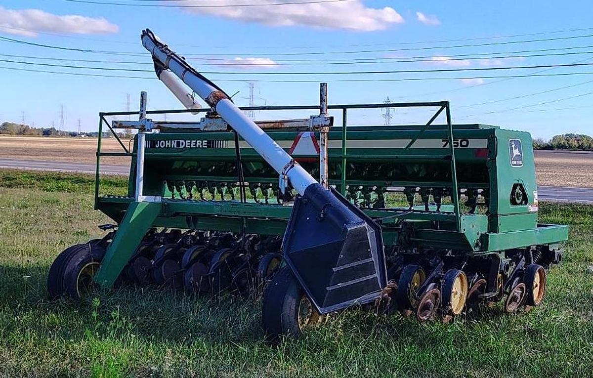 Used 1987 JOHN DEERE 750 Grain Drill