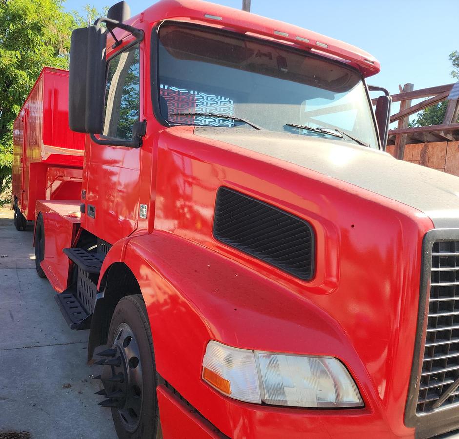Used 2008 VOLVO VNM D13 4x2