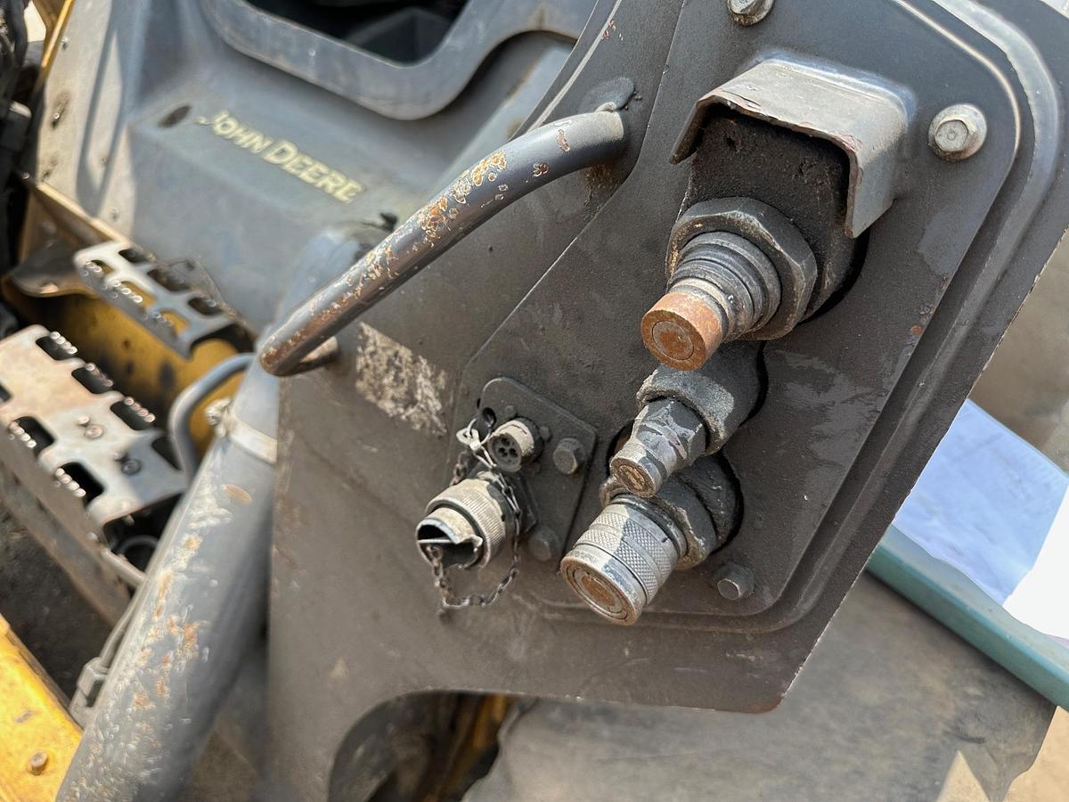 Used 2018 DEERE 332G