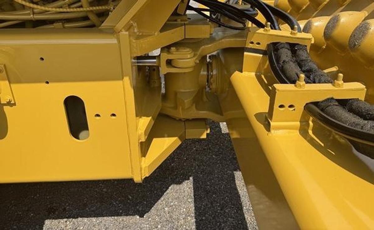 Used 2004 CATERPILLAR CP-563E