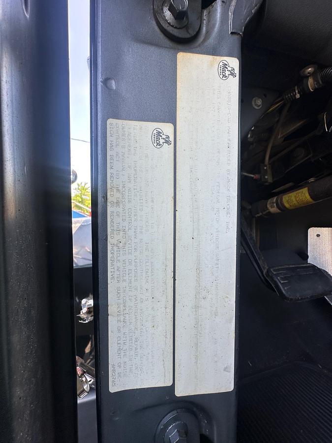 Used 1997 MACK RD688S