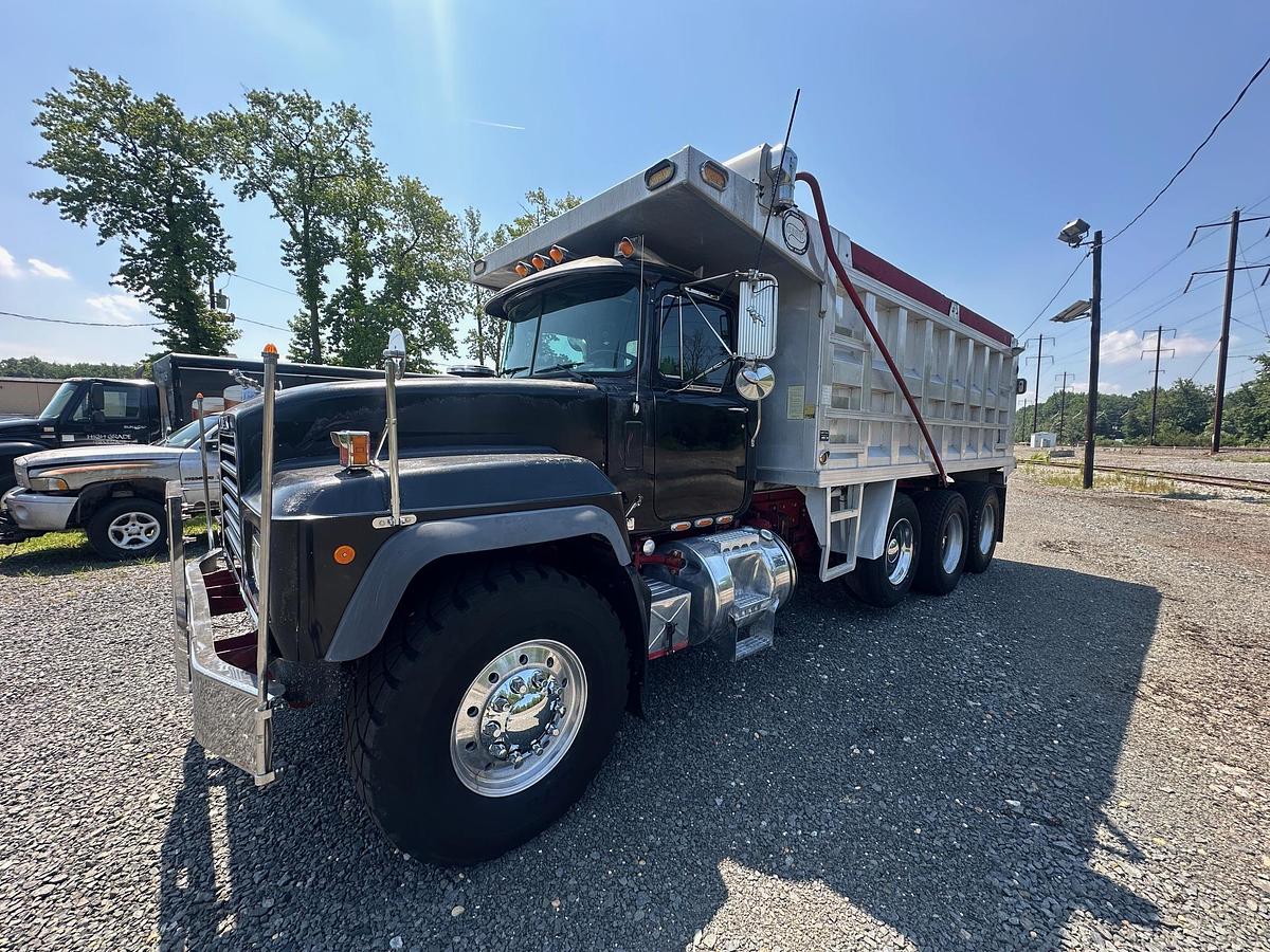 Used 1997 MACK RD688S