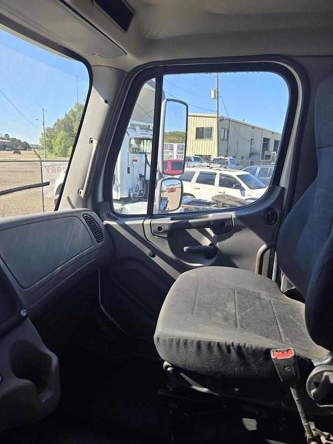 Used 2020 FREIGHTLINER Business Class M2 106