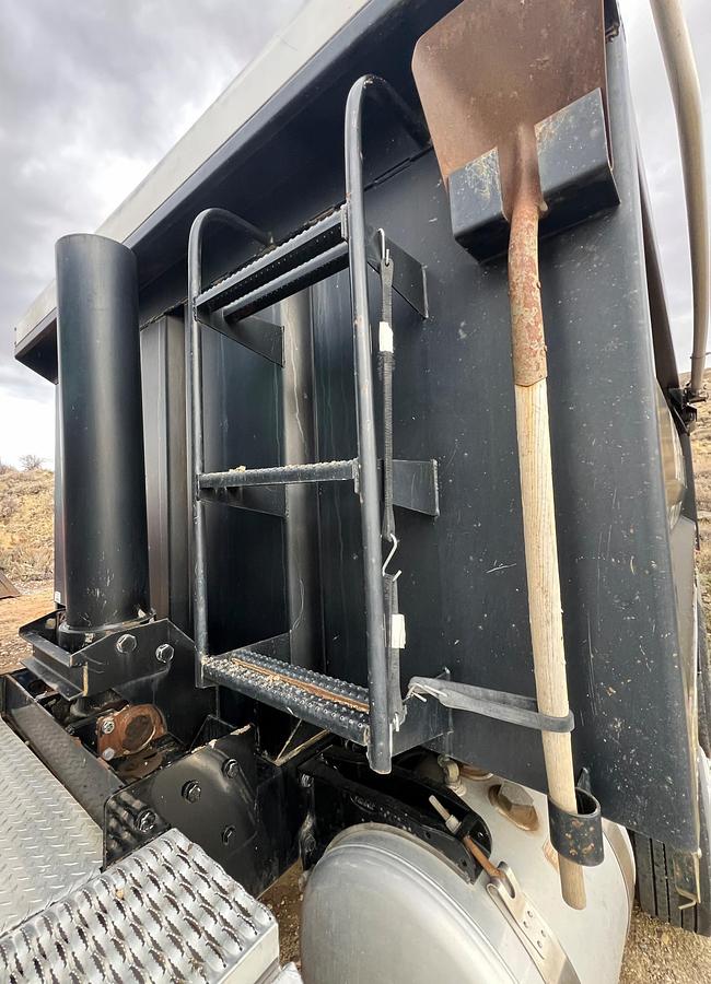 Used 2016 PETERBILT 348