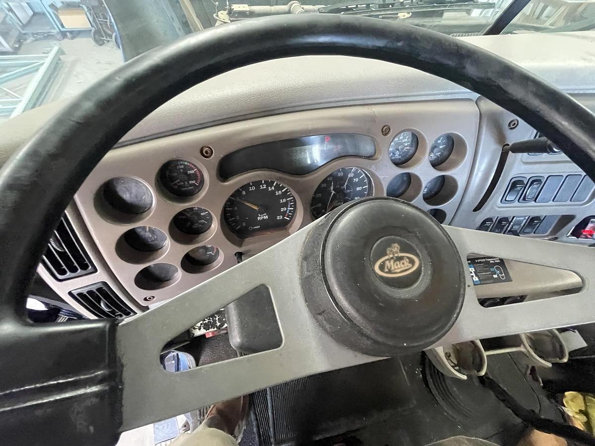 Used 2006 MACK CL733