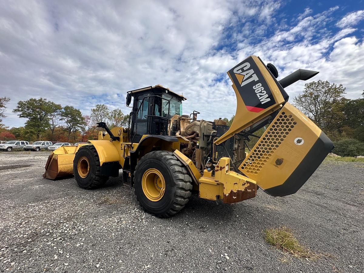 Used 2015 CATERPILLAR 962M