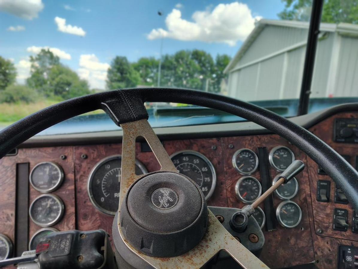 Used 2000 INTERNATIONAL 9900 Eagle