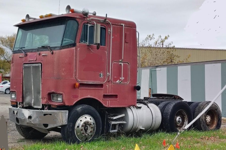 Used 1981 PETERBILT Cabover