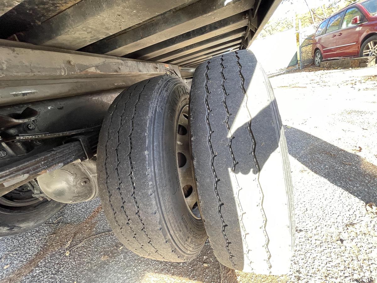 Used 2005 FREIGHTLINER FL70