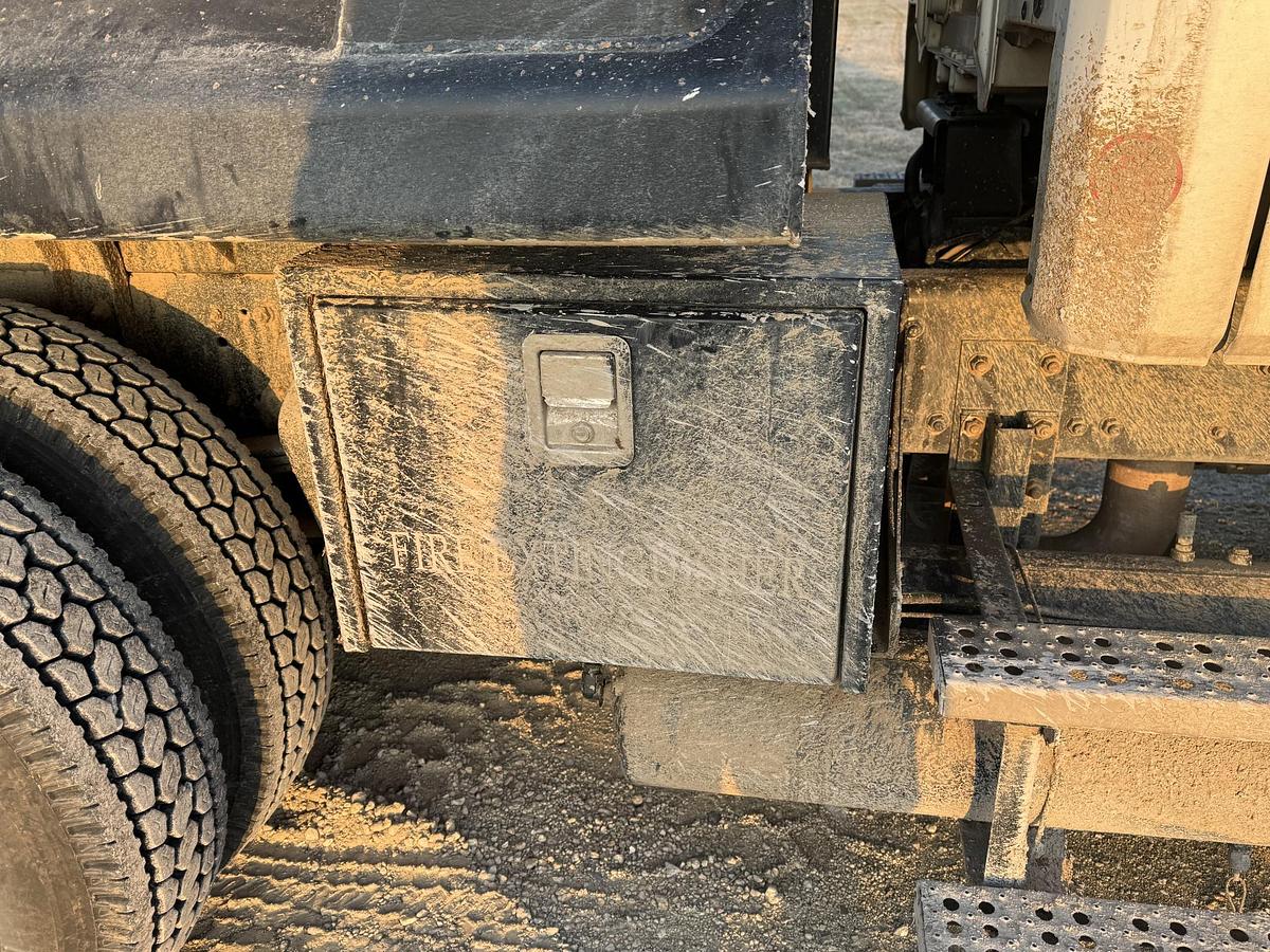 Used 2004 FREIGHTLINER FL112