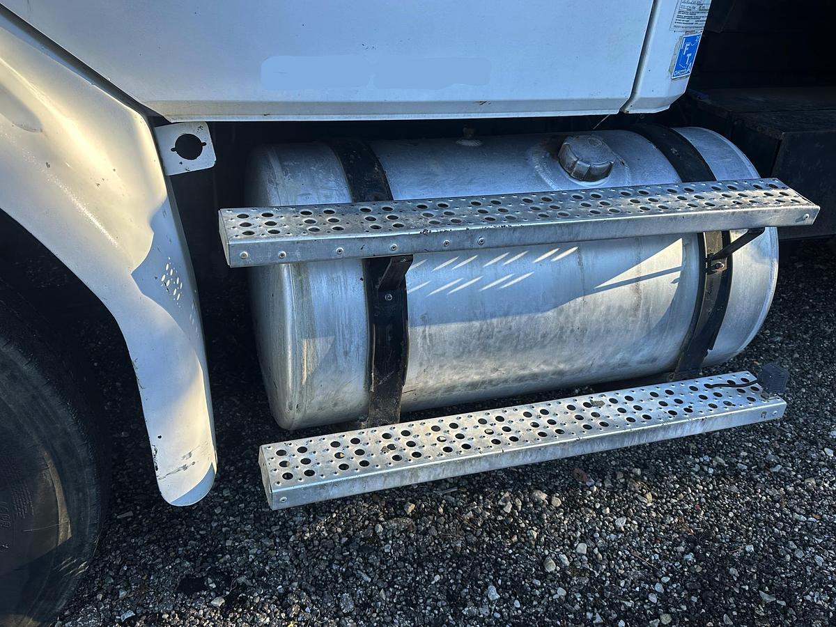 Used 2003 FREIGHTLINER FL112