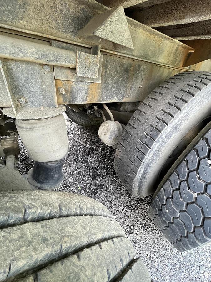 Used 2001 MACK RD 690S Tri Axle