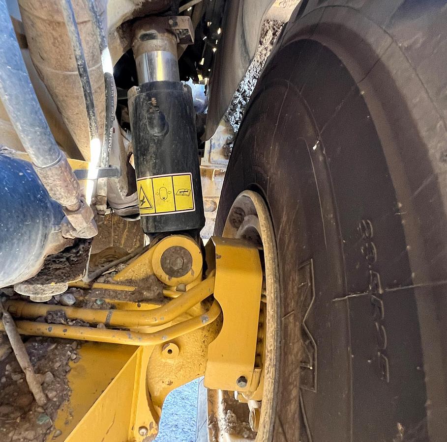 Used 2015 CATERPILLAR 740B