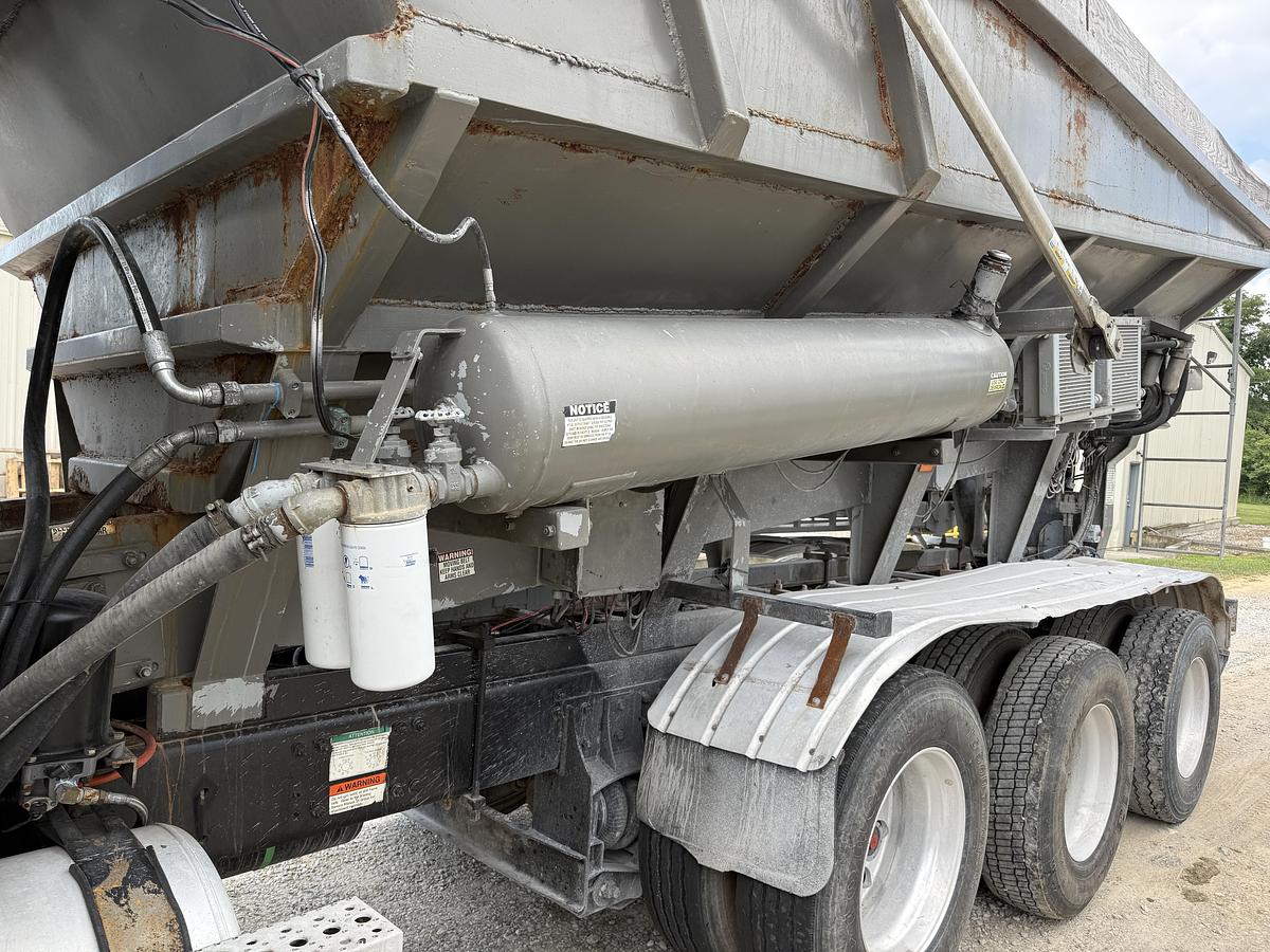 Used 2005 STERLING LT9500