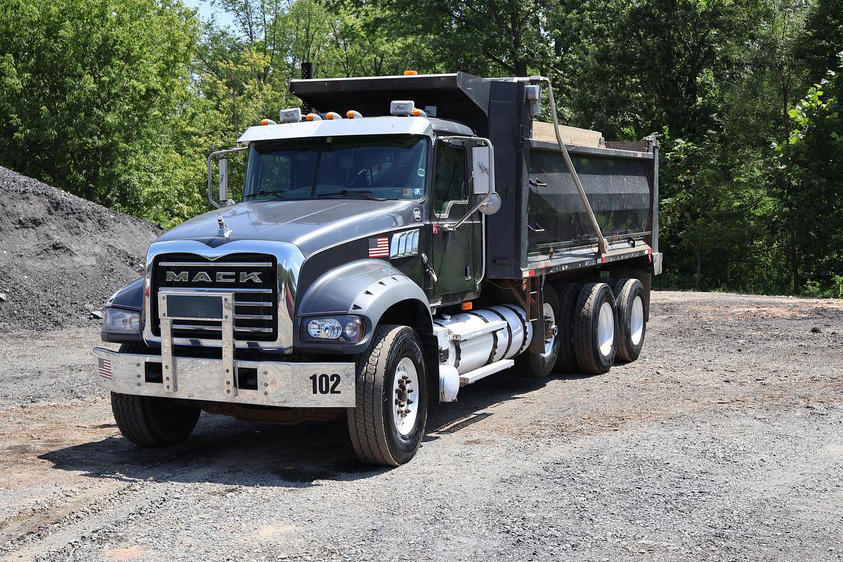 Used 2009 MACK Granite GU713