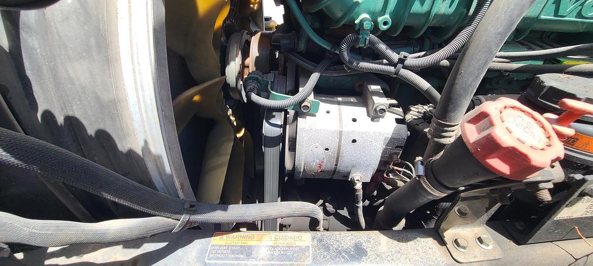 Used 2015 VOLVO VNL64T780