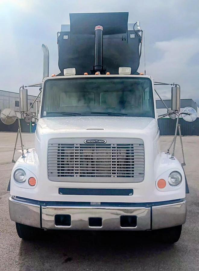 Used 2001 FREIGHTLINER FL 112