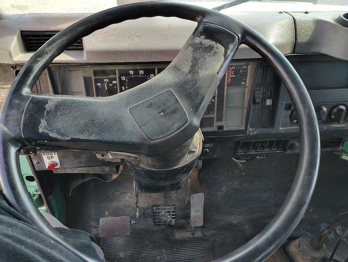 Used 2000 INTERNATIONAL 4700 DT466E