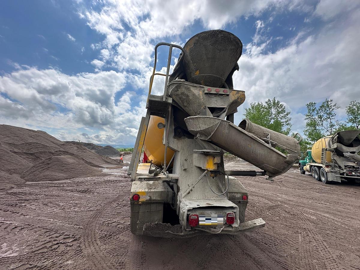 Used 2004 VOLVO Rear Discharge Mixer