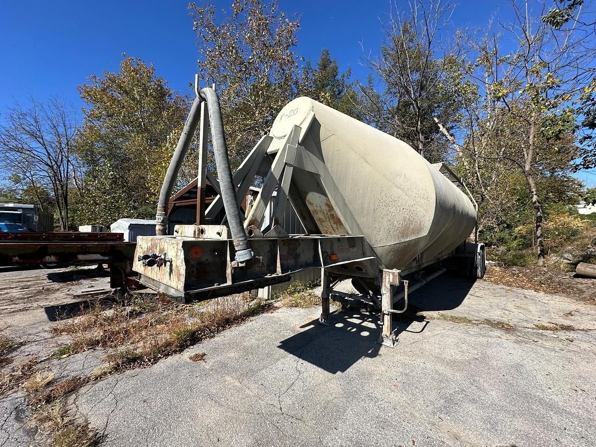 Used 1972 FRUEHAUF Bulk Trailer