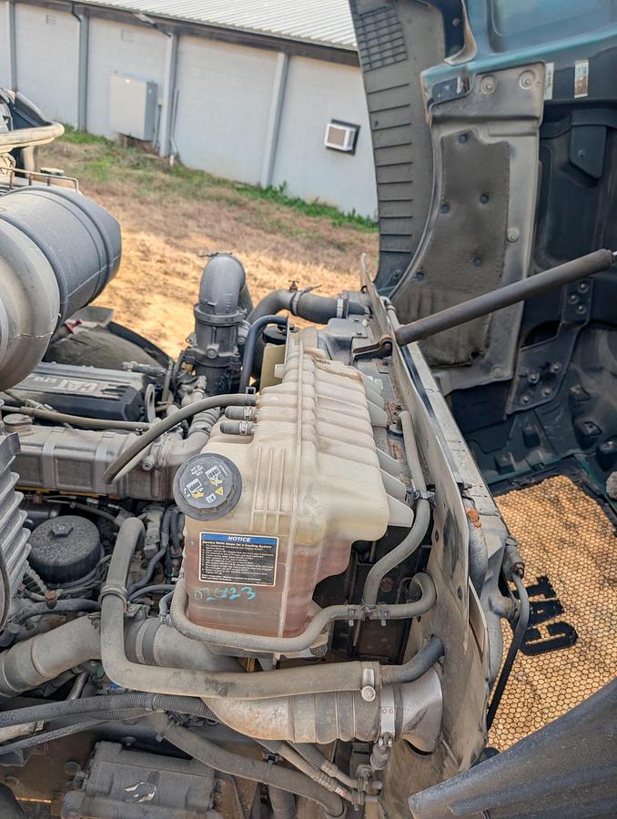 Used 2016 CATERPILLAR CT660S