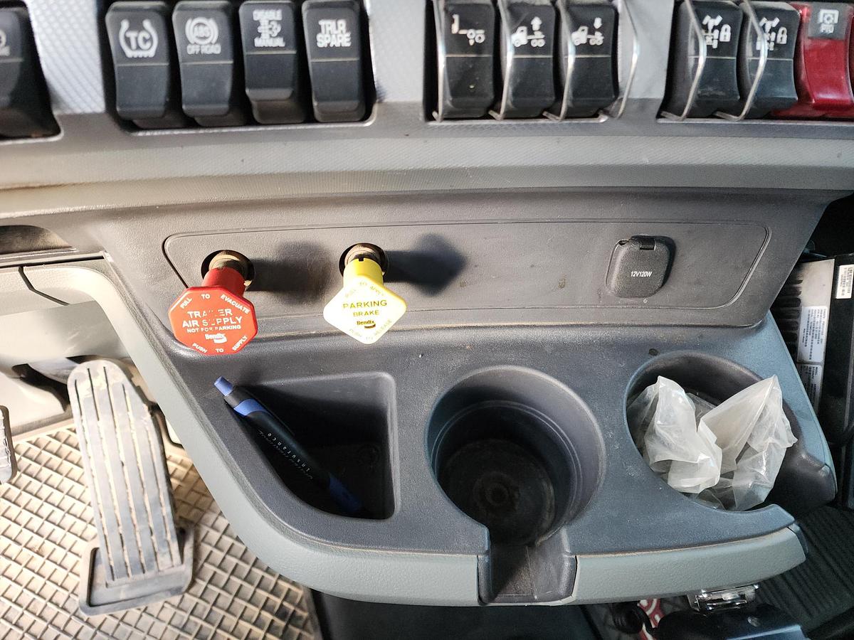 Used 2021 KENWORTH T880