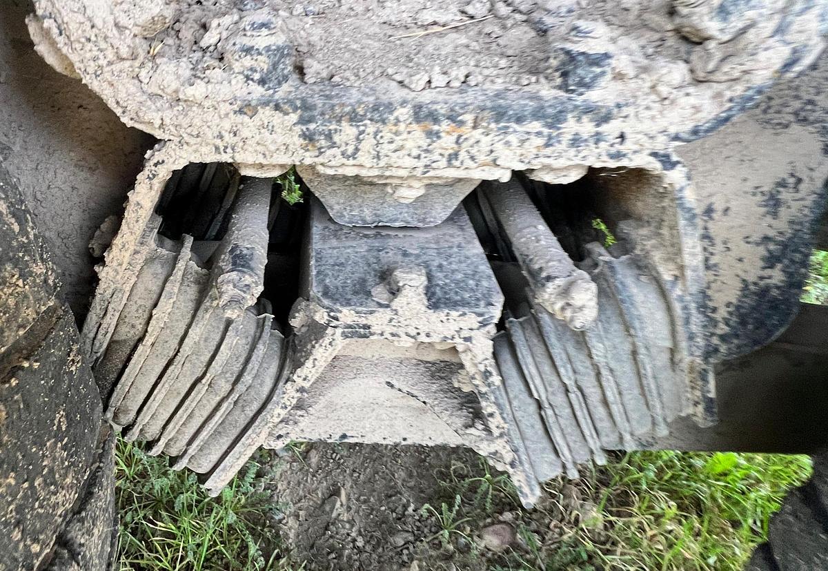 Used 2005 MACK CV713 Granite Dump Truck