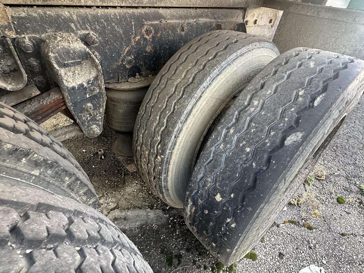 Used 2004 KENWORTH T300