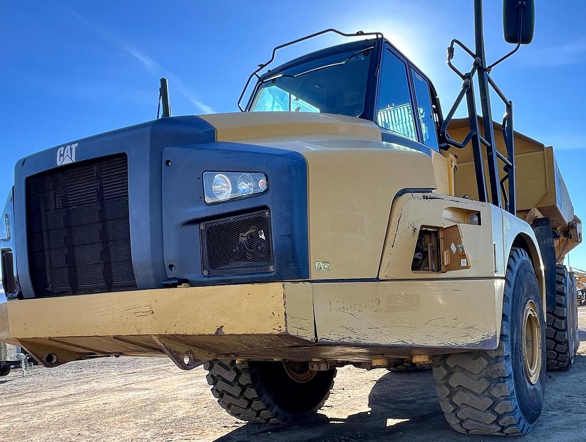 Used 2015 CATERPILLAR 740B