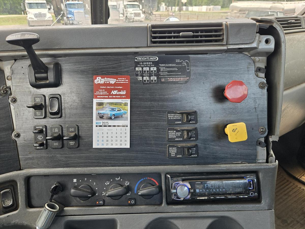 Used 2005 FREIGHTLINER Columbia