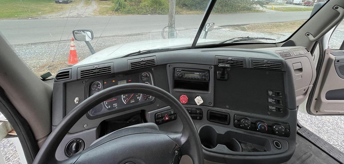 Used 2013 FREIGHTLINER Cascadia 125 Vacuum