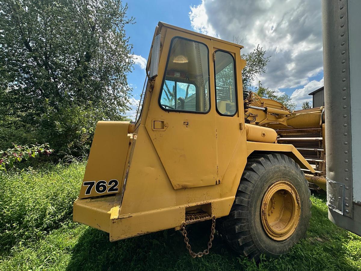Used 1984 JOHN DEERE 762