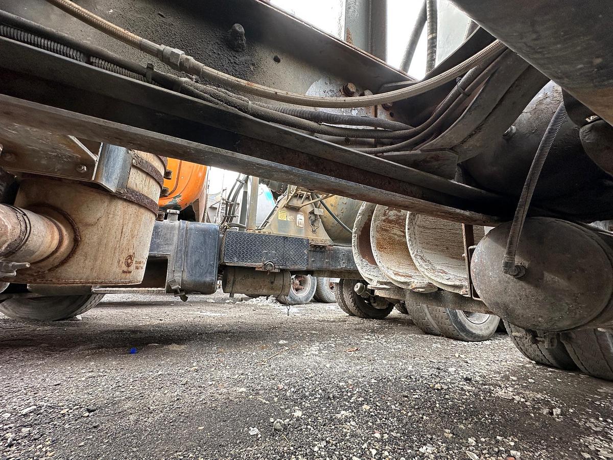 Used 2001 MACK DM690S