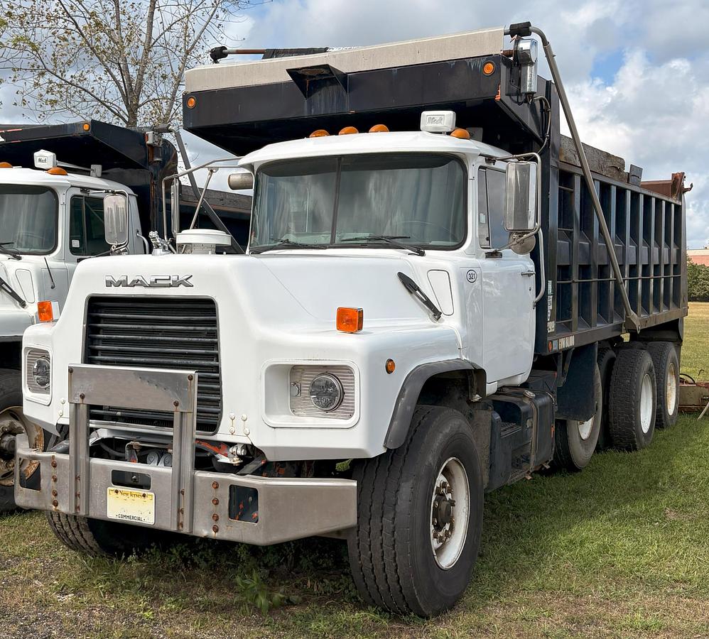 Used 2001 MACK DM688S