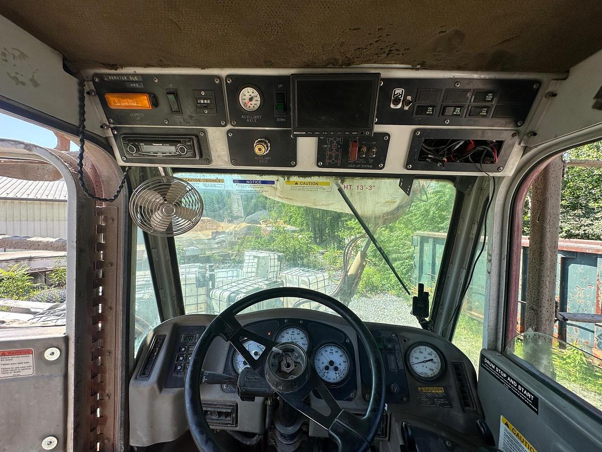 Used 2008 OSHKOSH Front Discharge Mixer