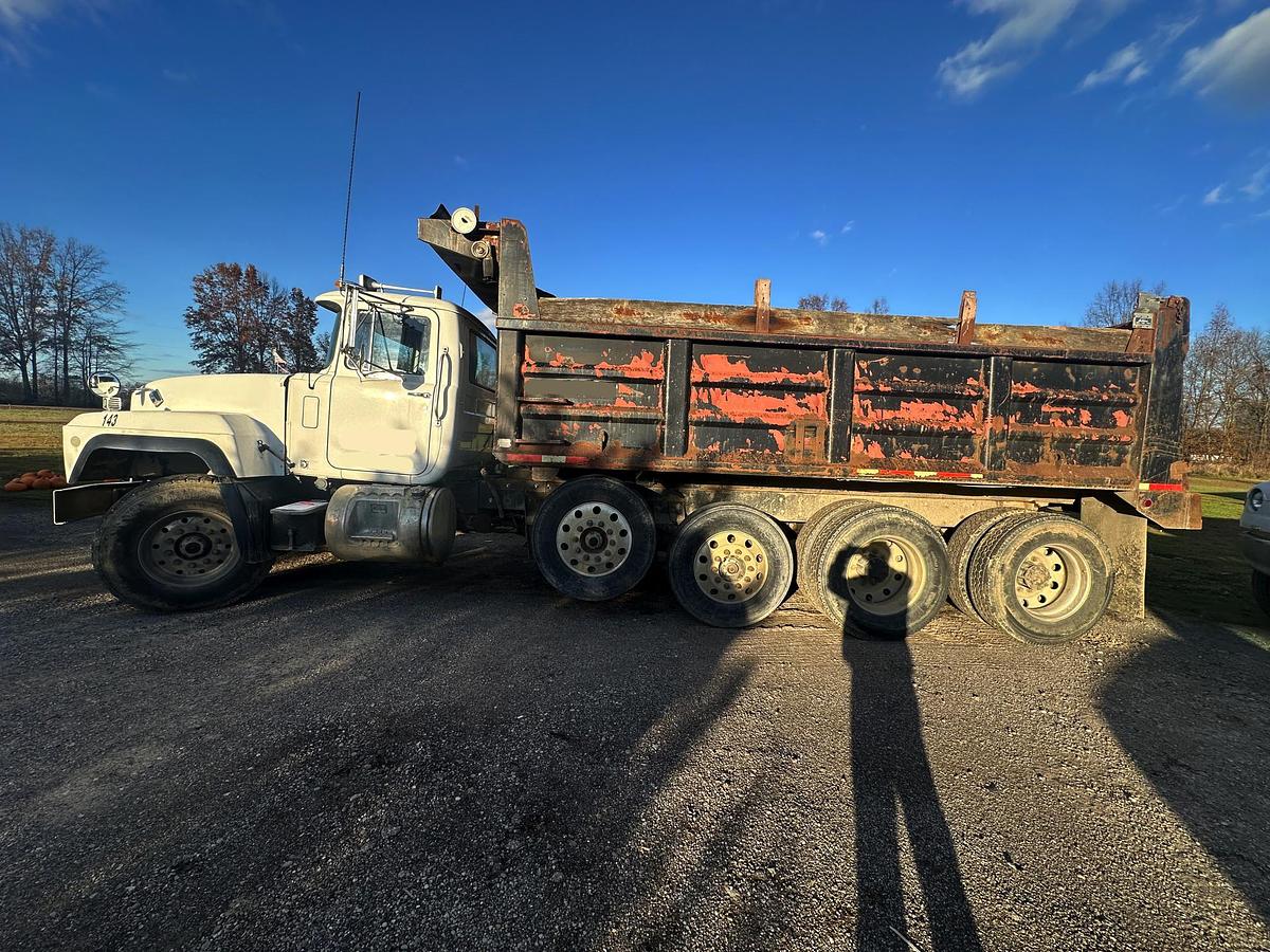 Used 2002 MACK RD688S