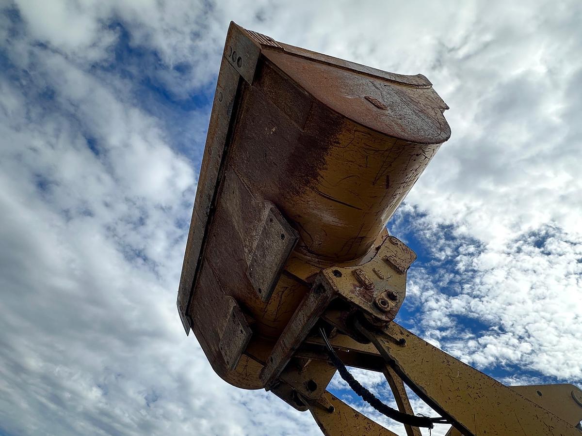 Used 2013 CATERPILLAR 962K