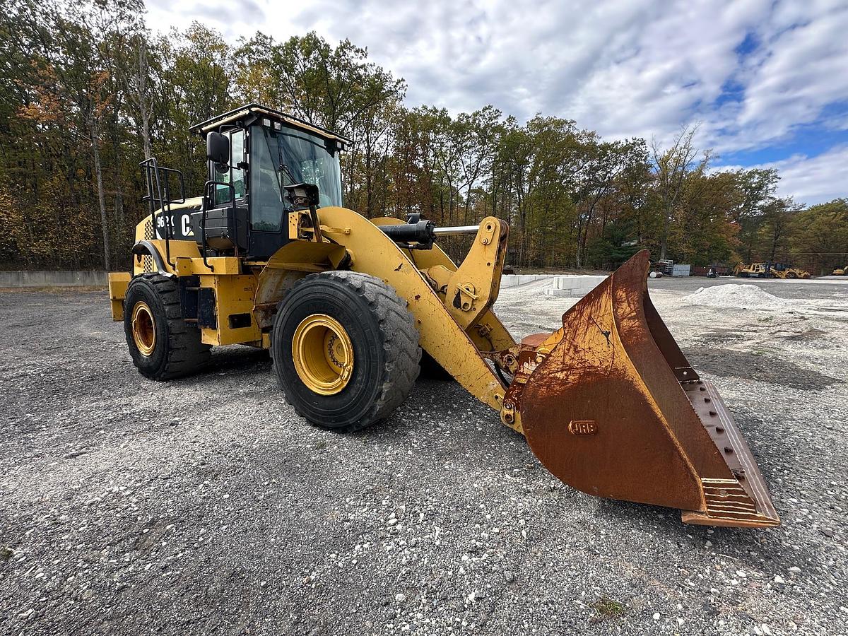 Used 2013 CATERPILLAR 962K