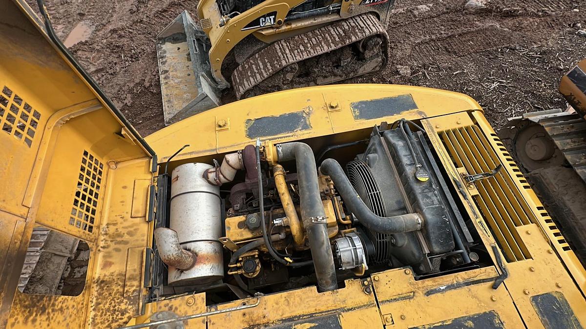 Used 2001 DEERE 160C LC