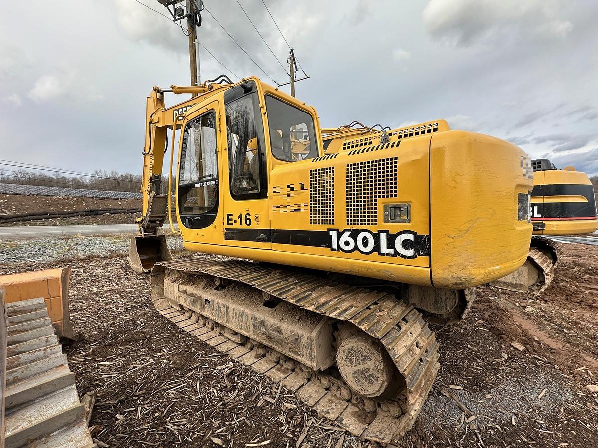 Used 2001 DEERE 160C LC
