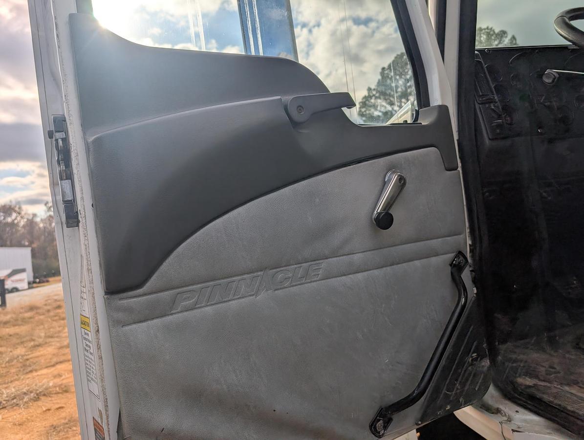 Used 2013 MACK CHU613