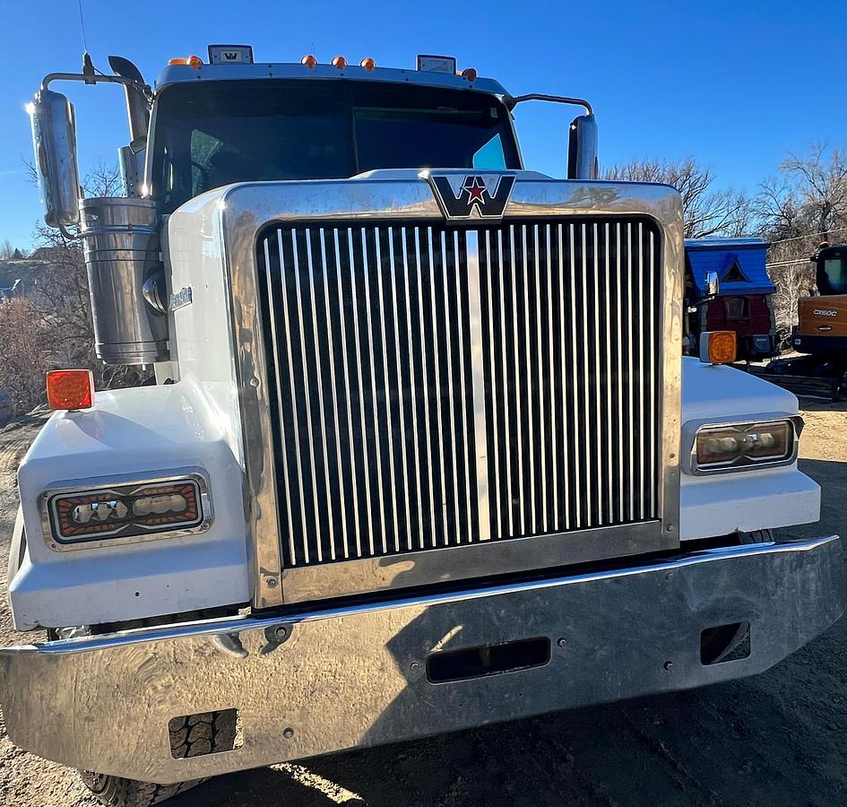 Used 2019 WESTERN STAR W4900