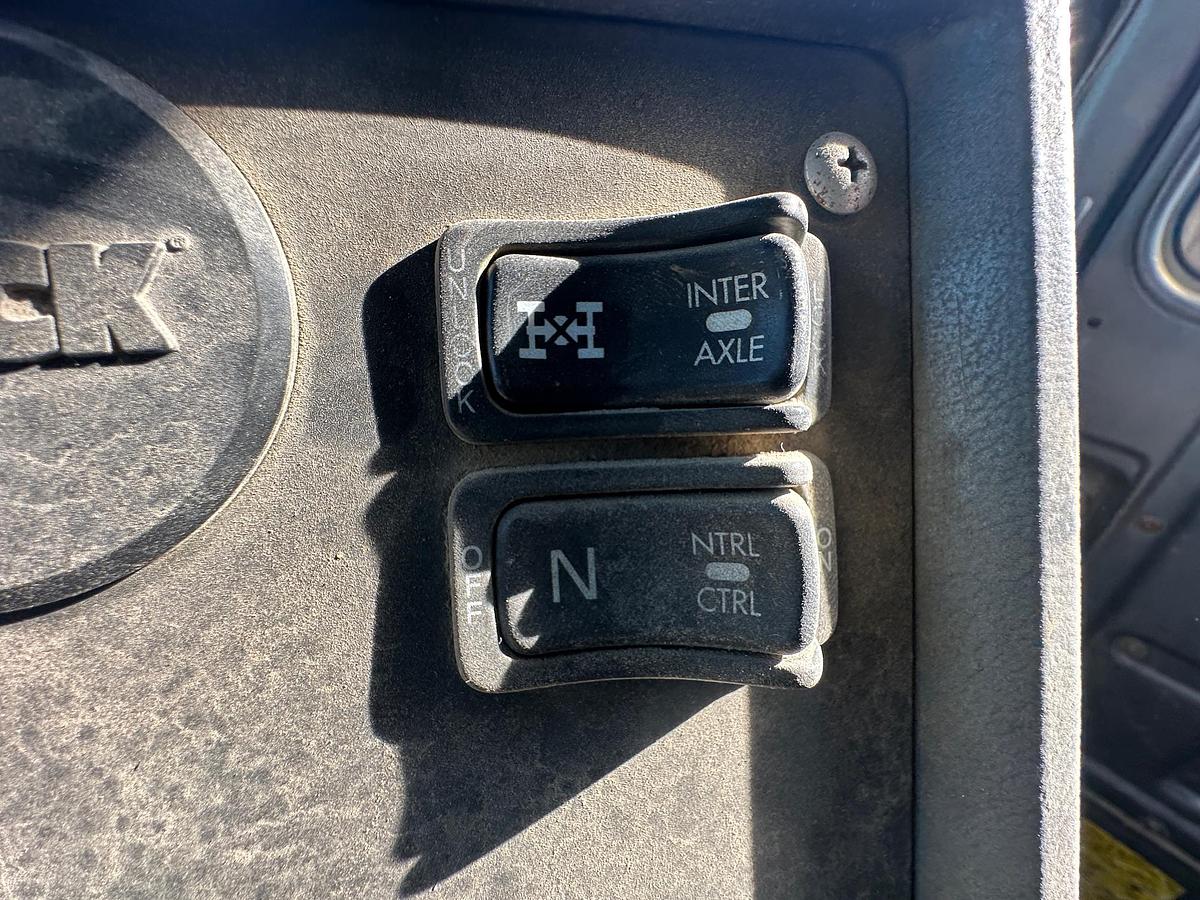 Used 2003 MACK DM690S