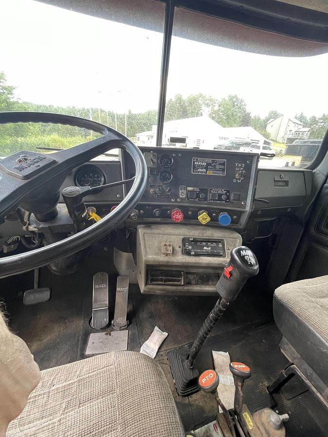 Used 1995 MACK RD688S