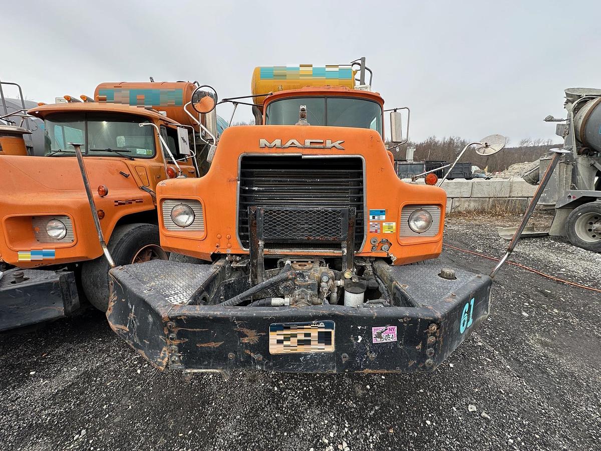 Used 2001 MACK DM690S