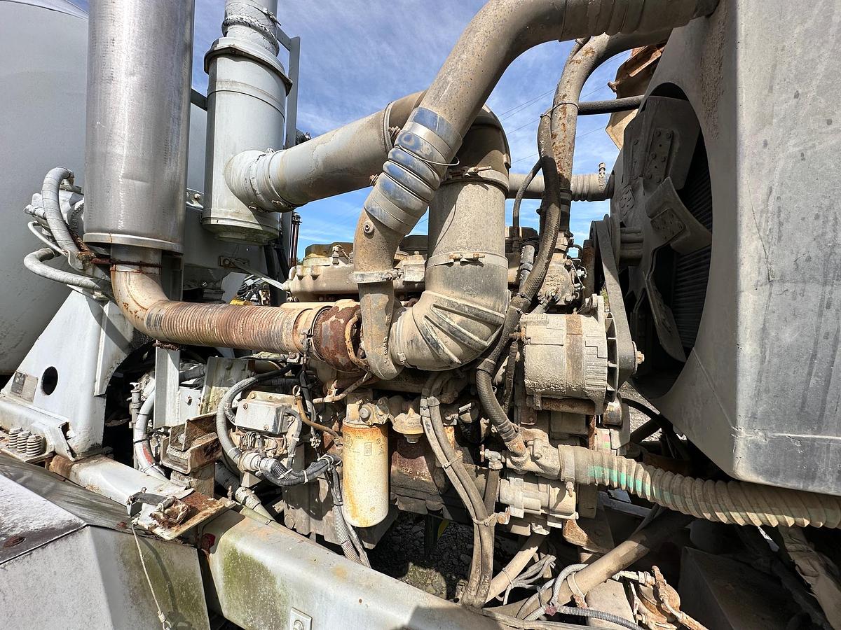 Used 1997 ADVANCE Front Discharge Mixer