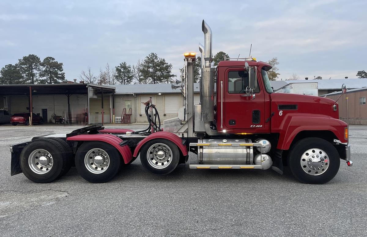 Used 2001 MACK CHU613