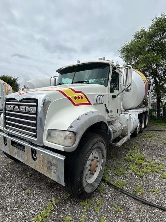 Used 2017 MACK GU713